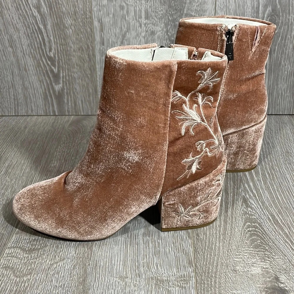 Kenneth Cole Renna Floral Embroidered Velvet Ankle Boots Blush / Dusty Rose 8